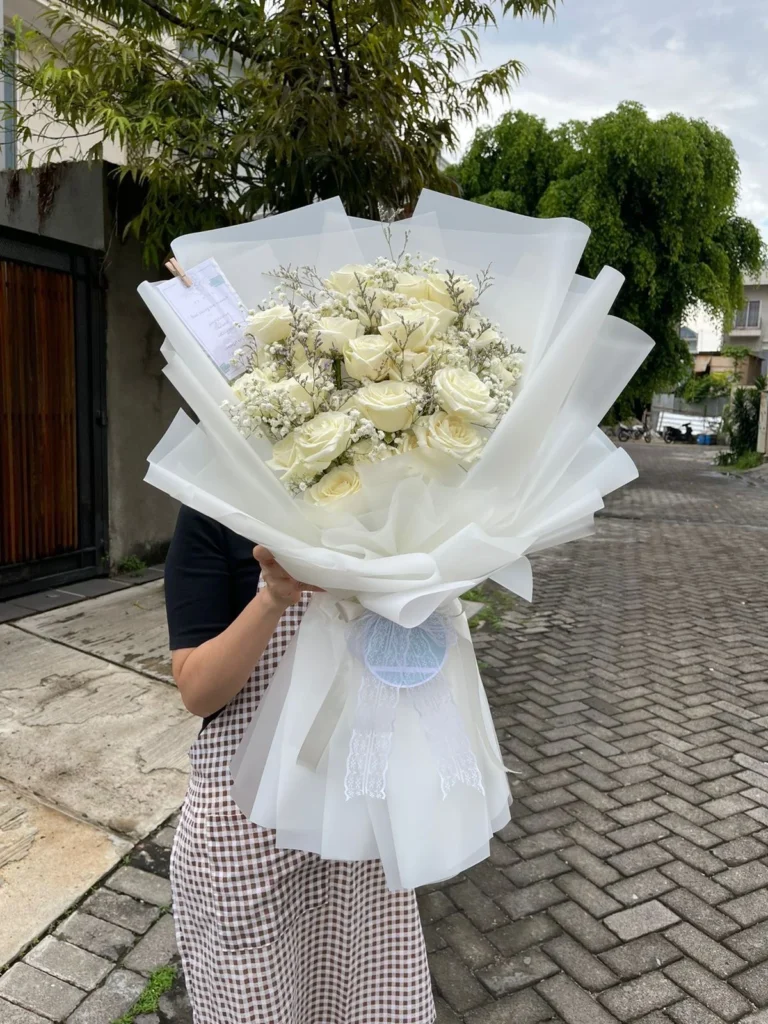 25 White Rose Bouquet Delivery in Dhaka